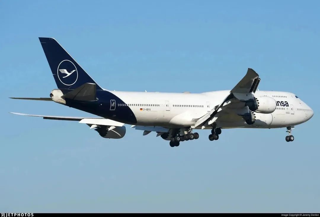 图片欣赏:德国汉莎航空的波音747-830