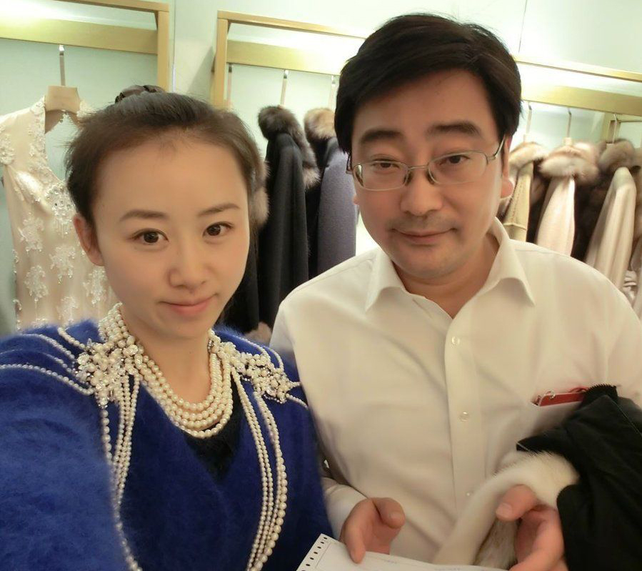 回顾22岁女主持纪英男,被40岁副局长骗婚,同居三年,挥霍千万