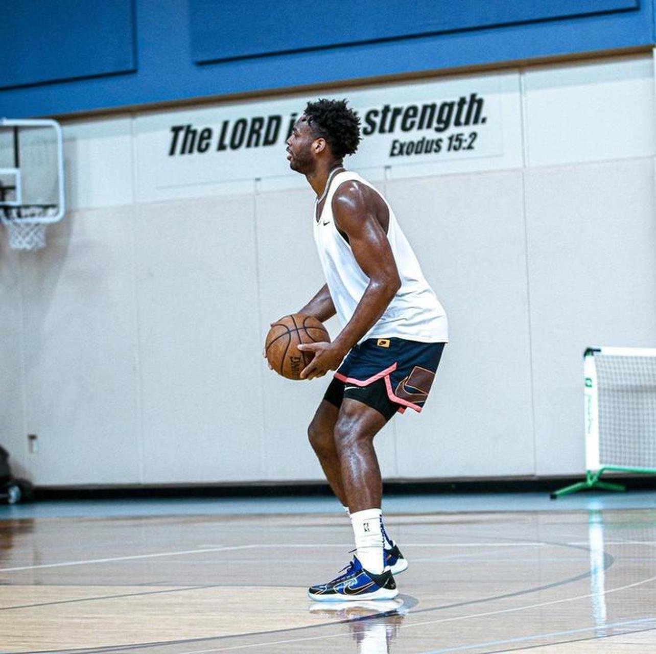 巴迪-希尔德晒个人训练照:上帝就是我的力量.