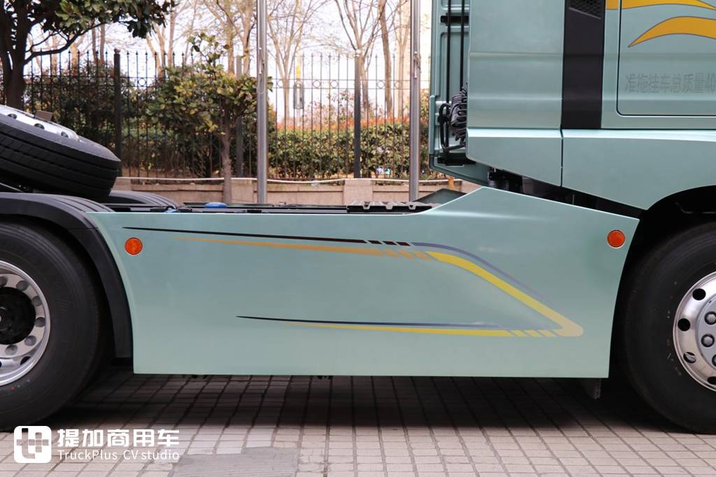 覆盖件,车身上的线条也根据空气动力学而设计,包括支持加装原厂侧裙板