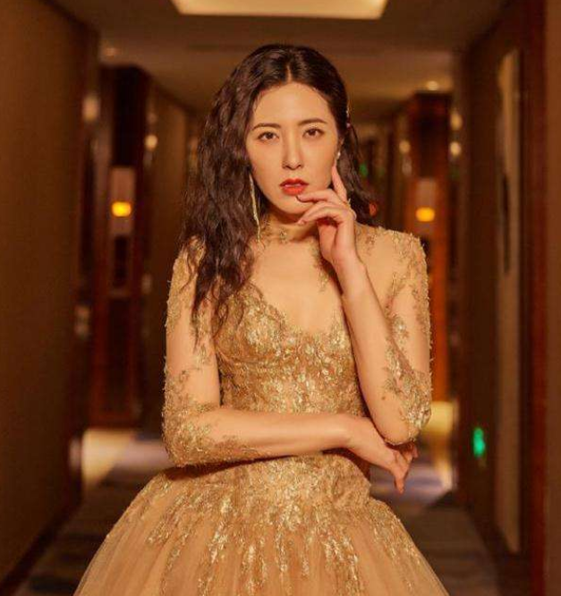 她曾是陈坤绯闻女友,出道多年却不温不火,如今43岁至今未婚!