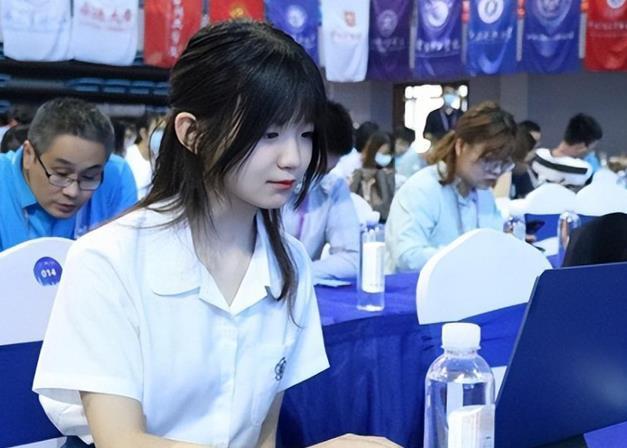 芯片天才少女宋文清:放弃美国高薪归国潜心钻研,打破技术垄断