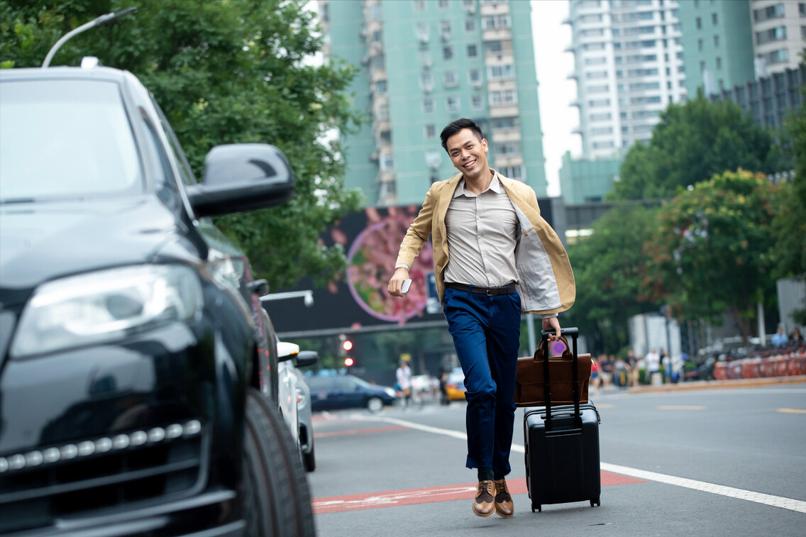 为什么出门旅游,外国人喜欢用背包,而中国人喜欢拖行李箱?