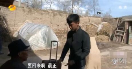 变形记王晨正:爷爷去世千里奔丧,替丫头照顾孩子,她就是我亲人