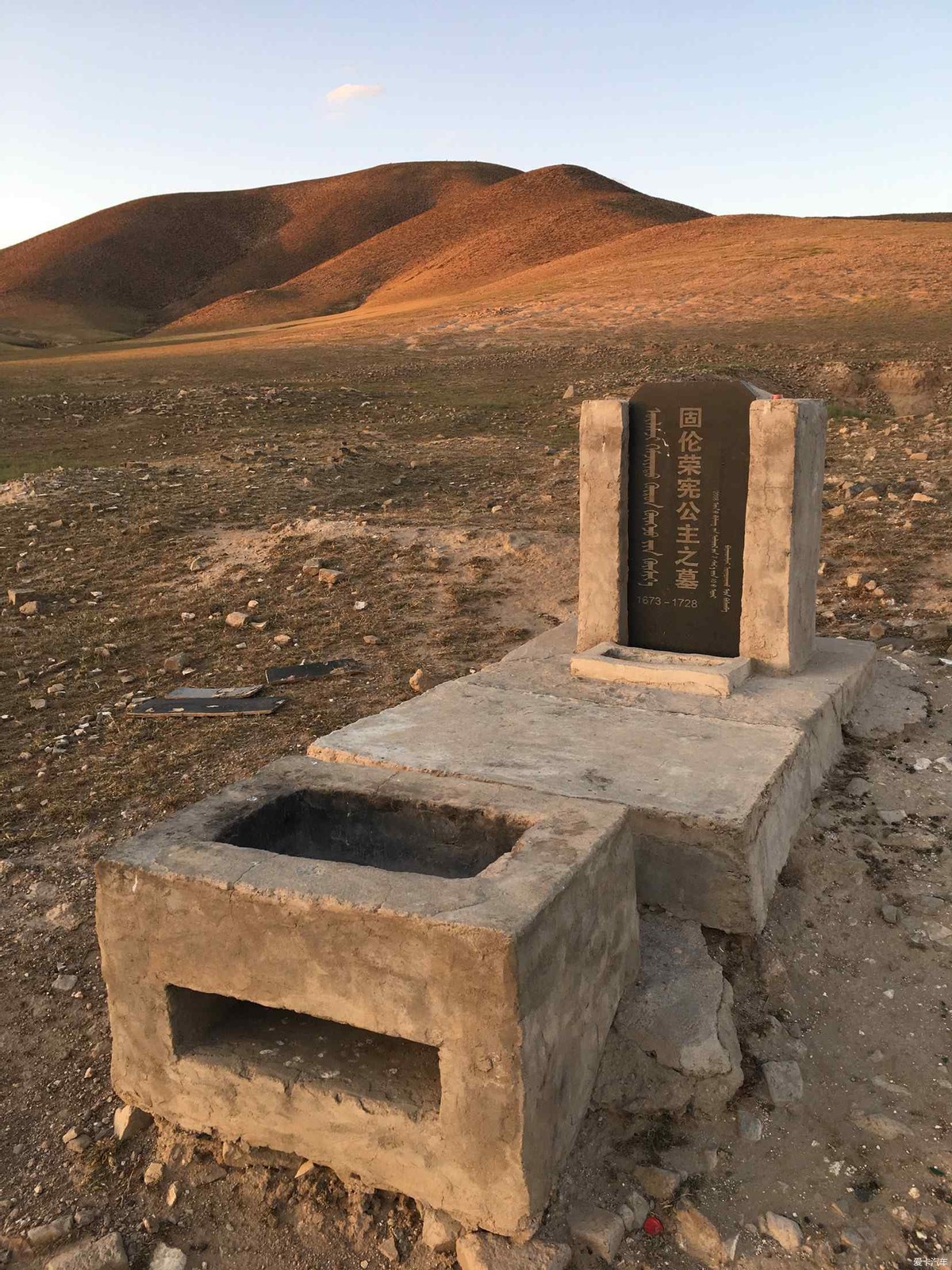 1972年,内蒙发现清代墓,女子身穿龙袍240年不腐,她究竟是谁?