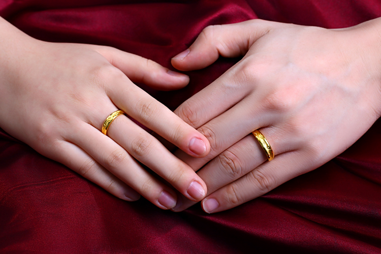 黄金戒指是戴左手还是右手你戴对了吗