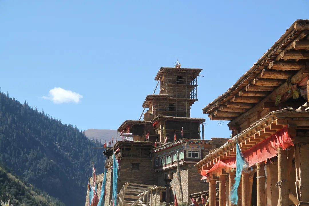 日斯满巴碉房:传说中的"藏族民居之王"