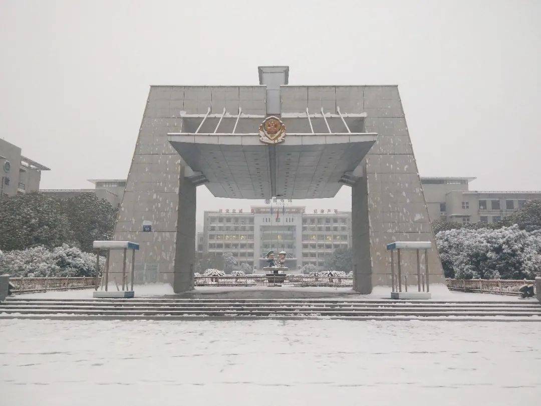 湖北警官学院大门图片