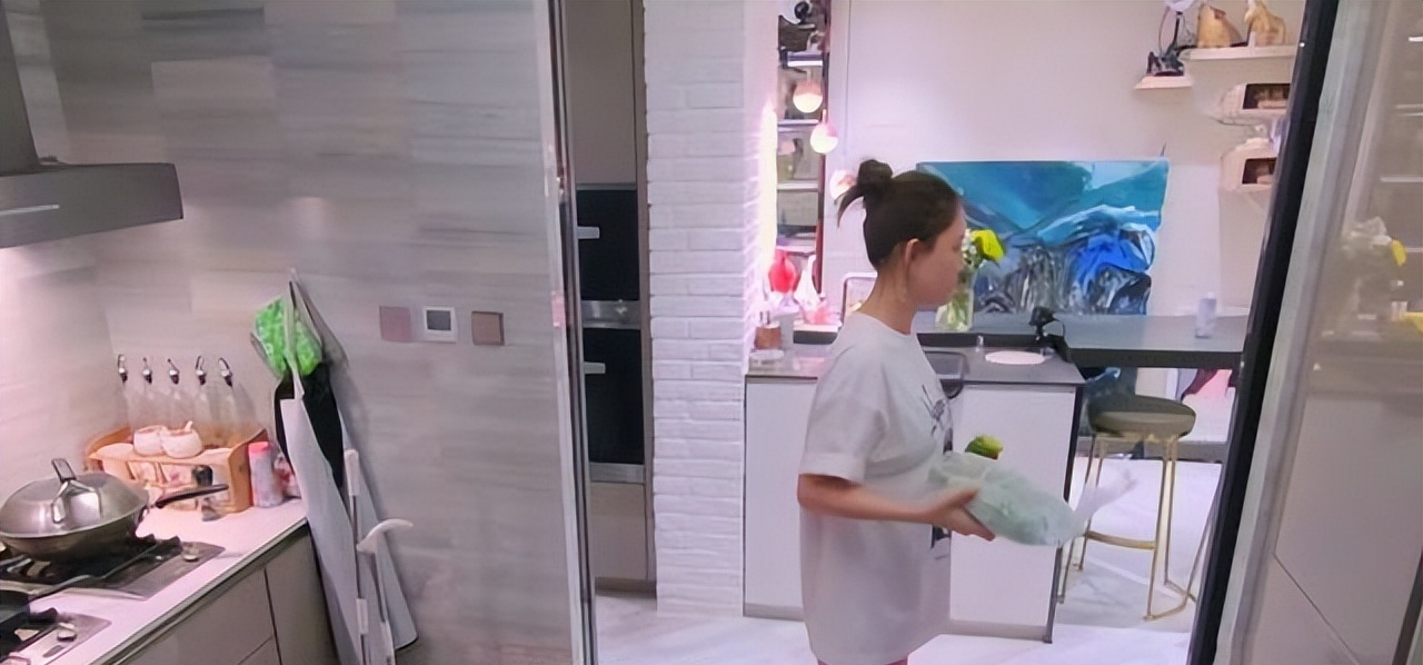 陈乔恩的豪宅火了,全屋精致奢华,一尘不染,幸福的模样藏不住!