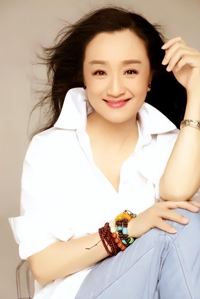 著名女星杨昆:曾被物业公司告上法庭,后悔没有生孩子