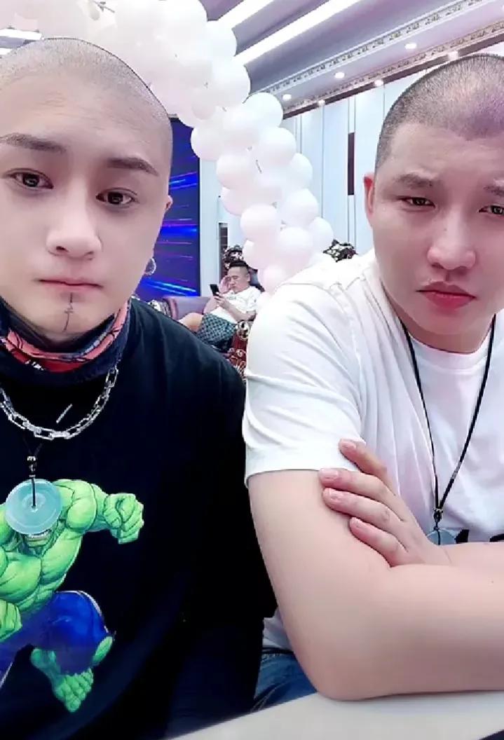 网红二驴和方丈诠释了风水轮流转,三十年河东河西的道理