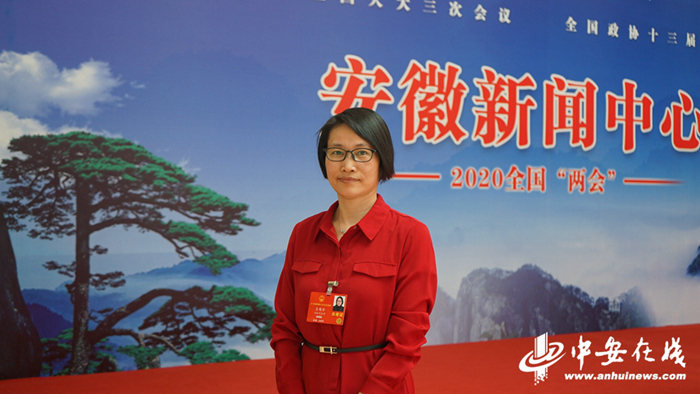 全国人大代表吴梅芳:建议为学校配备有医师资格证的校医