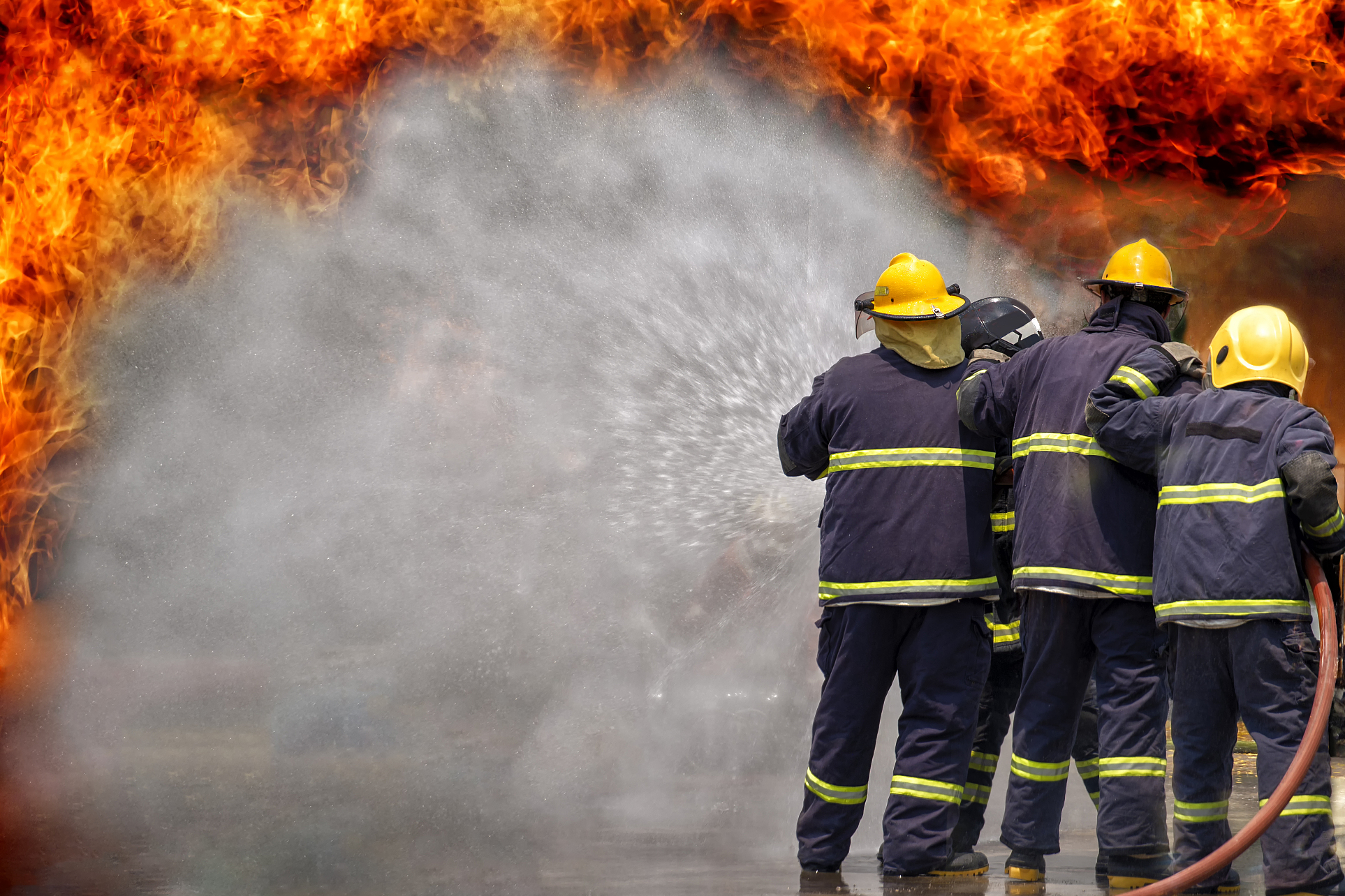 江西一化工厂突发火灾,现场火势凶猛,浓烟滚滚,伤亡情况未知!