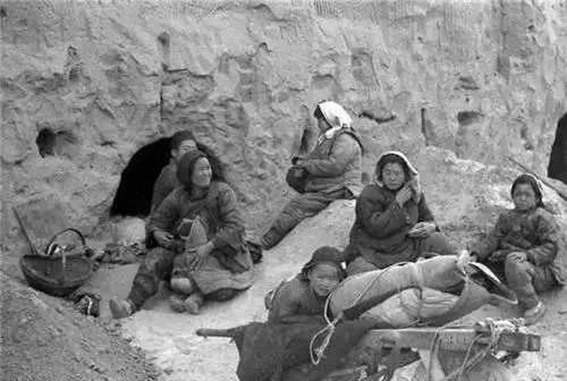 近代中国的历史充满了战乱,天灾和人祸,给百姓带来了巨大的苦难,1943