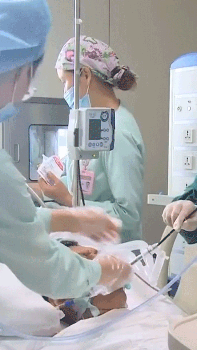 正能量|被洪水卷走负伤的他醒了！病床前这一幕让网友泪奔