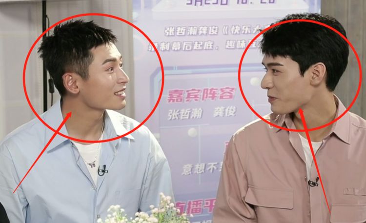 张哲瀚龚俊同框直播,没了站姐精修待遇后,二人气质对比却好明显