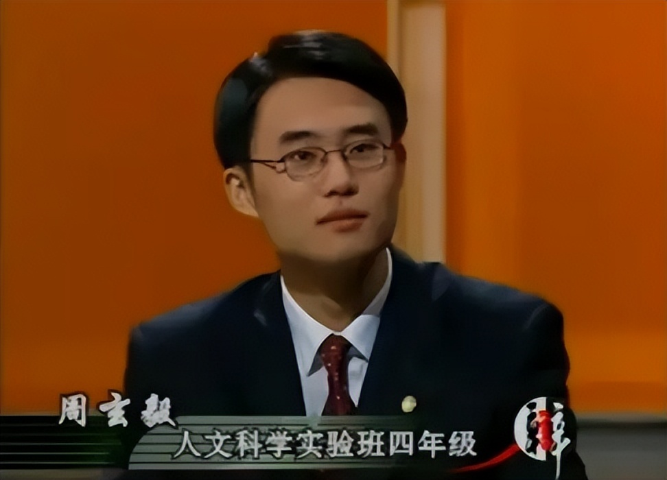 42岁出轨小16岁女粉,脚踏3只船,武大副教授堕落起来,无下限