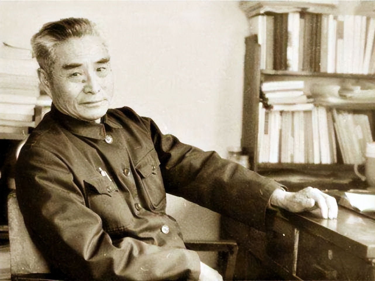 蔡若曙:苦等丈夫黄维27年,丈夫特赦一年后,她为何选择投河自尽