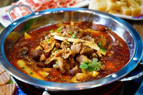 炖一锅筋头巴脑,美味又保暖,食用方法普遍!