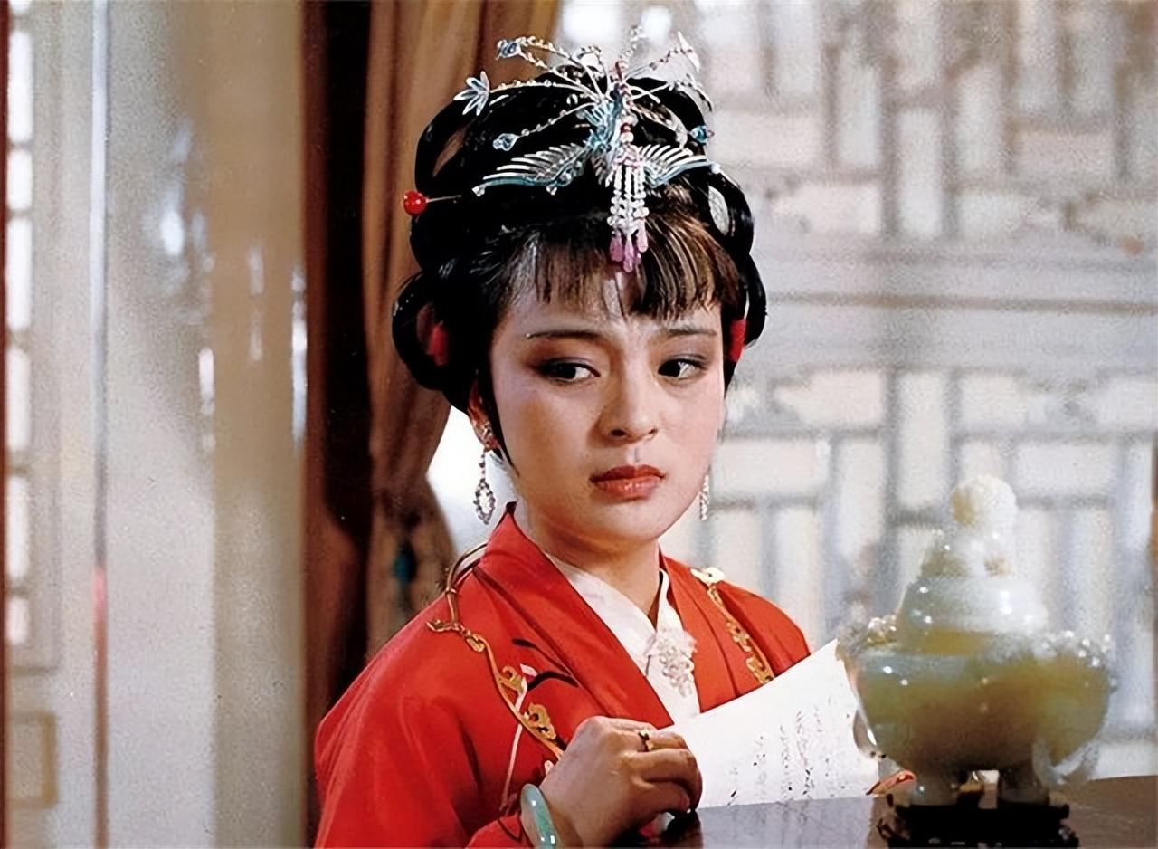 红楼梦为什么要安排一个貌似比宝钗黛玉还要优秀的薛宝琴出场