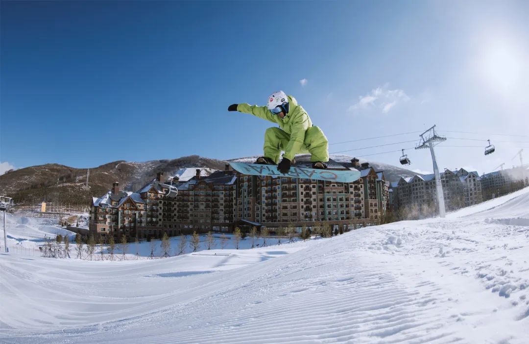 观雪场.11丨国内规模最大综合滑雪度假区,在这个四季运营的小镇