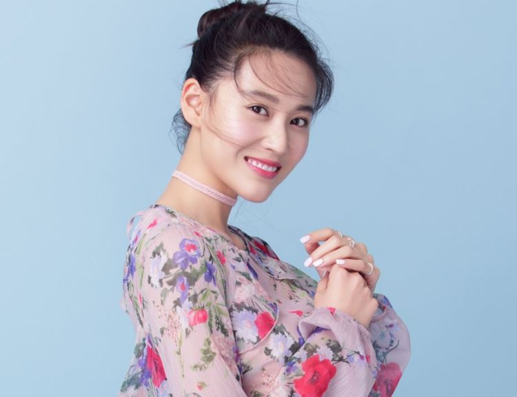 凭《家有儿女》走红,却被男友在车库暴打,如今私生活混乱成这样