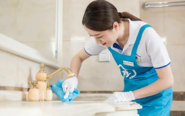 安全与隐私:家政服务员的职业操守与规范