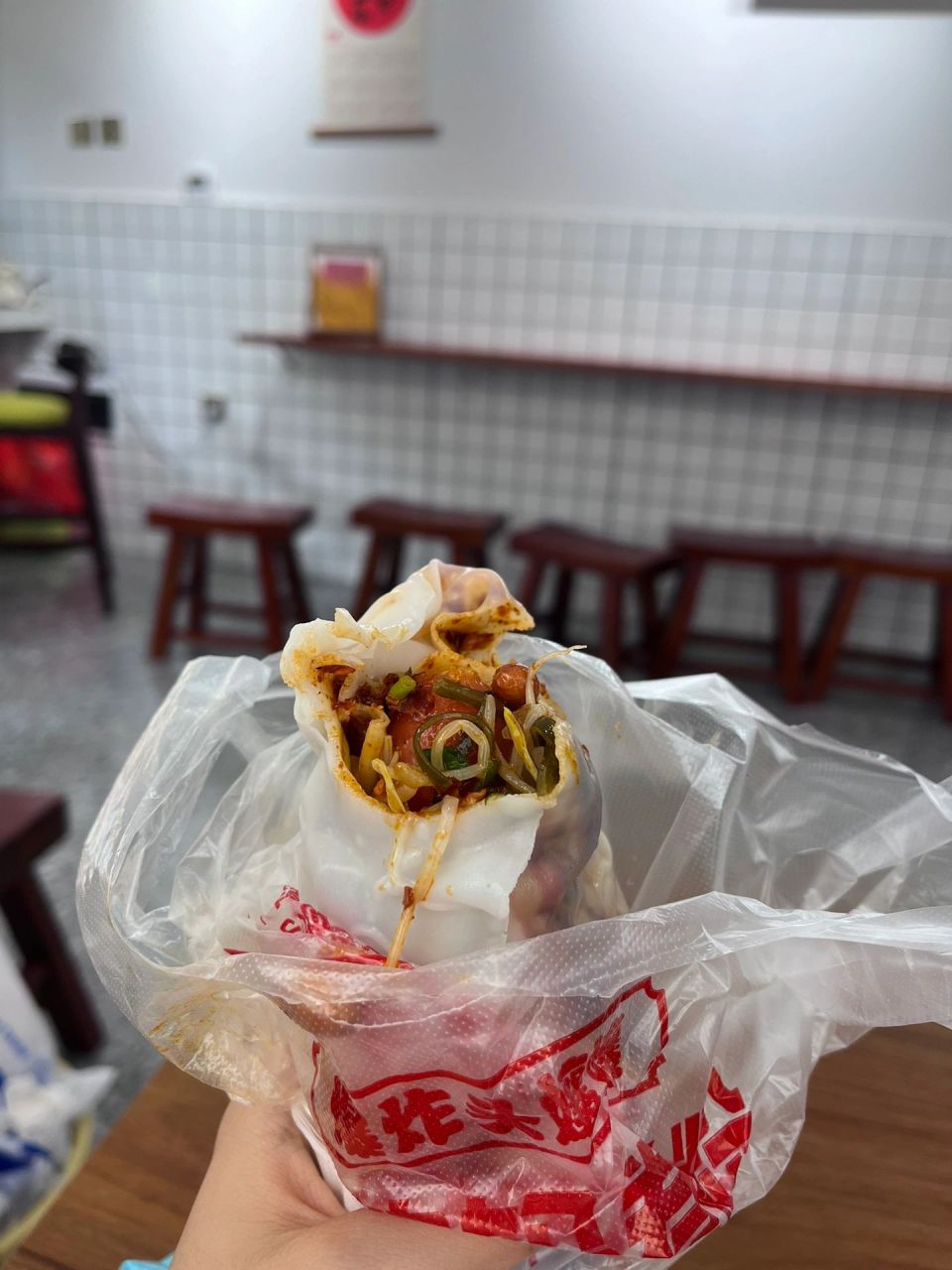 铜仁小美食推荐 老铜仁爆炸头嬢嬢卷粉 从小吃到大的老味道 中途她有