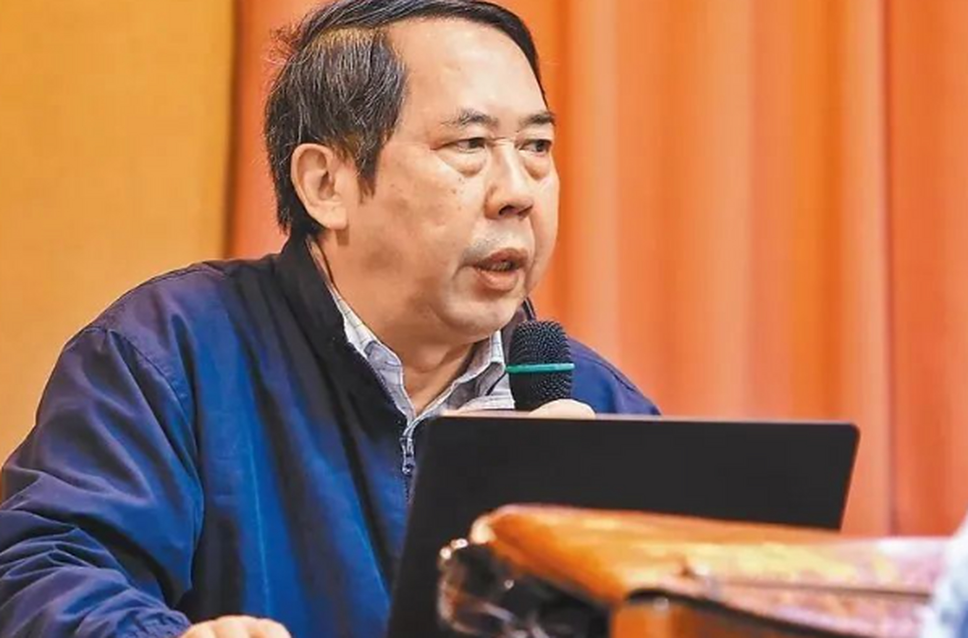 中国军事专家时殷弘最近的言论引发了广泛争议.