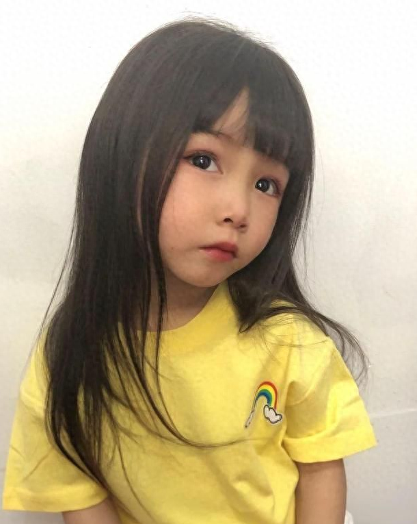 回顾安徽7岁女孩长相神似洋娃娃不料患上自闭症连话都不会说