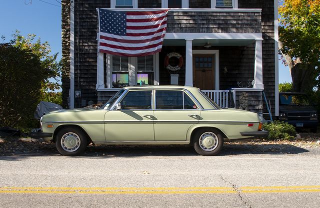 街头斑点:梅赛德斯-奔驰 240d