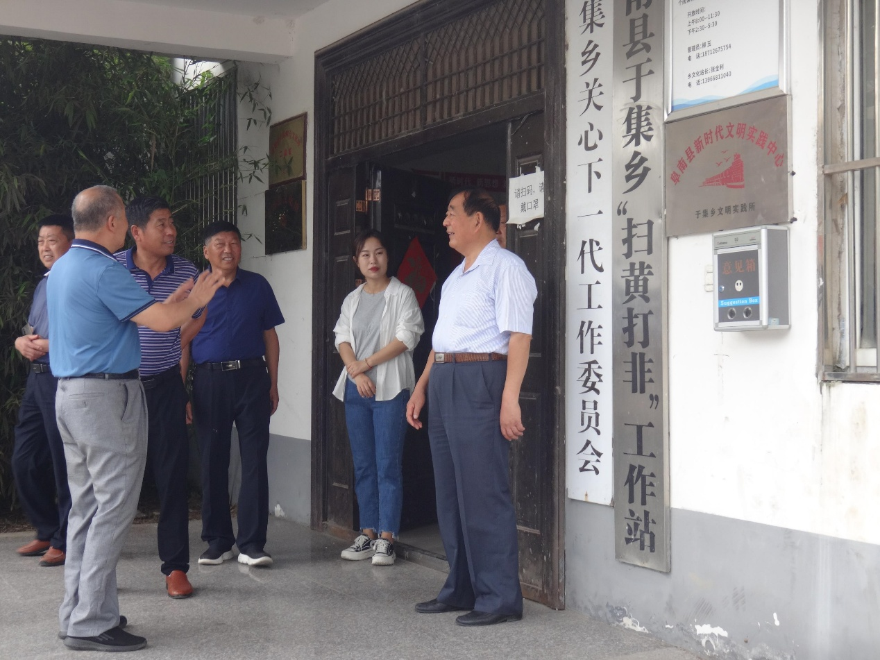 阜南县关工委主任杨文久一行到于集乡检查指导工作