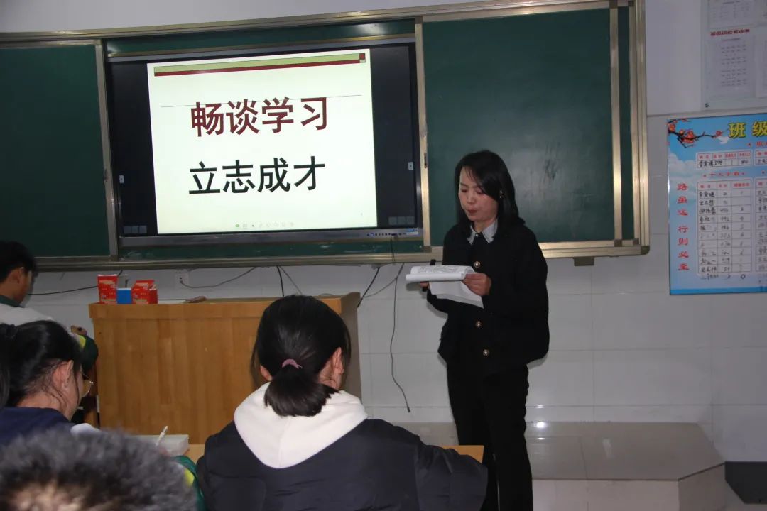 汶上县第一实验中学八年级家委会开展主题班会活动