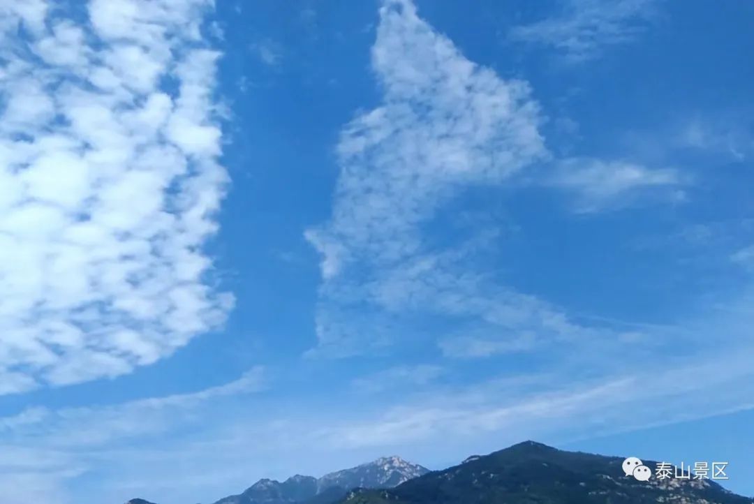 「秋日泰山」日出霞光,藍天白雲,怎一個美字了得?