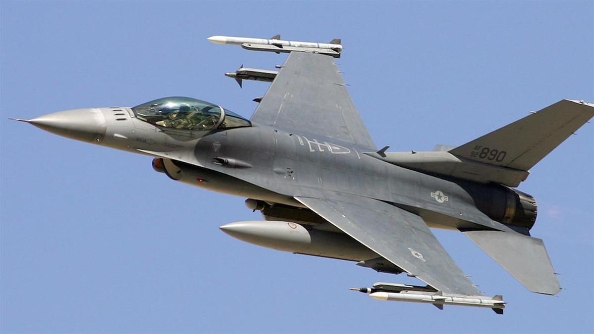 台军f-16战机花莲外海失联 黑鹰直升机起飞搜救