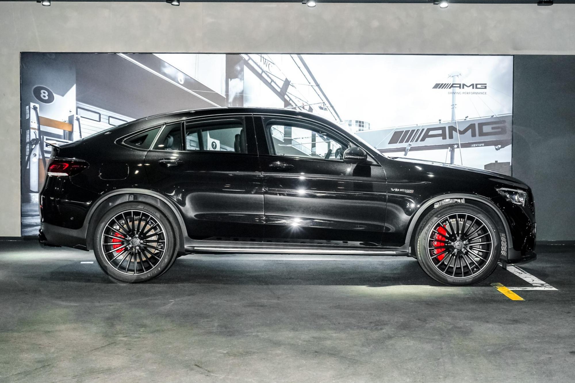 0t v8,性能猛兽,实拍奔驰glc轿跑 amg