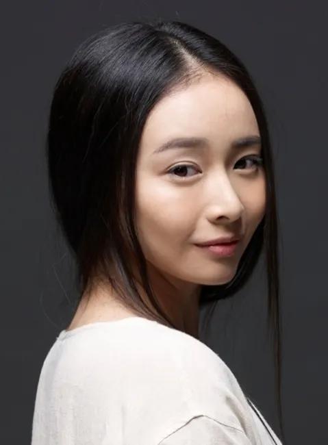 大嫂高叶清纯照曝光,早期与鹿晗合作《勋章》,惊鸿一瞥