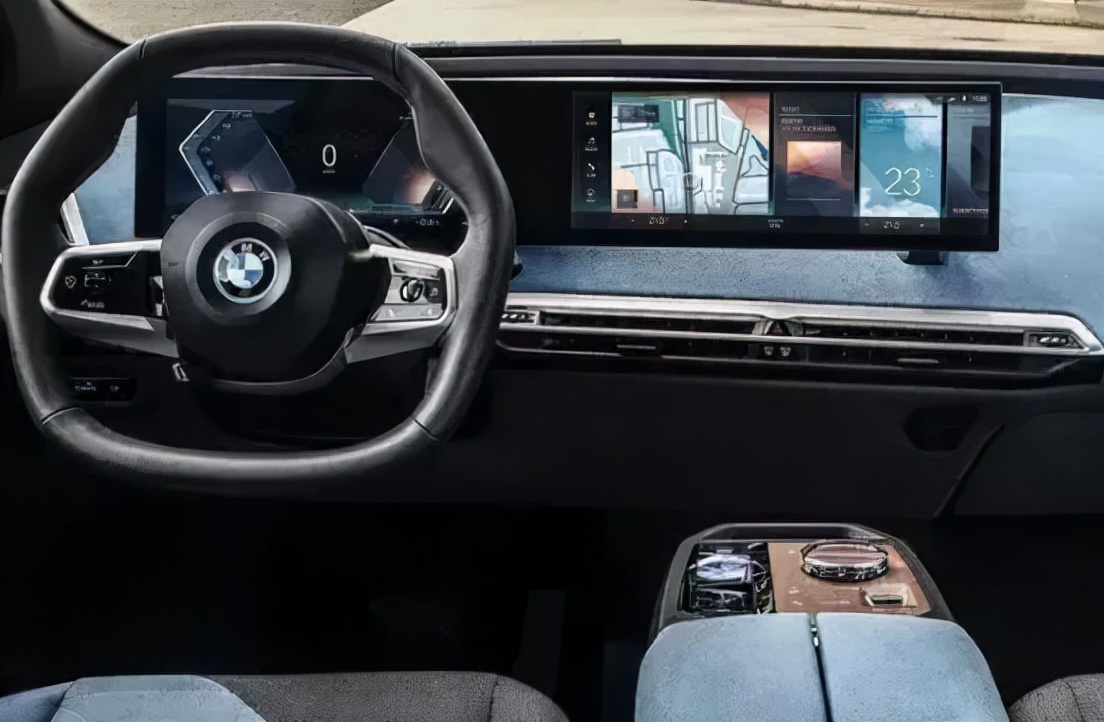 宝马ix的一体式曲面屏