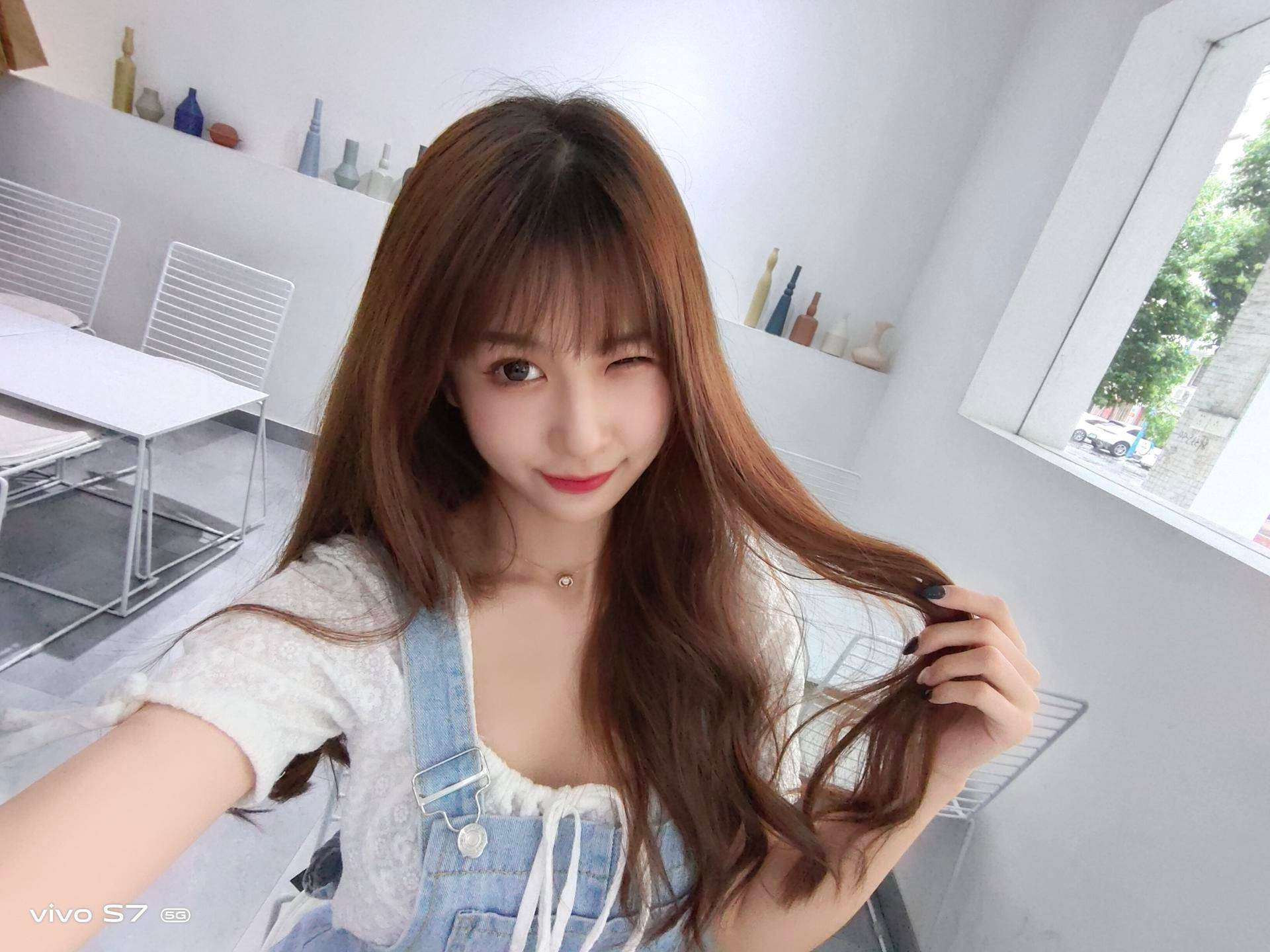 为小姐姐量身打造,vivo s7拥有更美的自拍效果,也有s身材