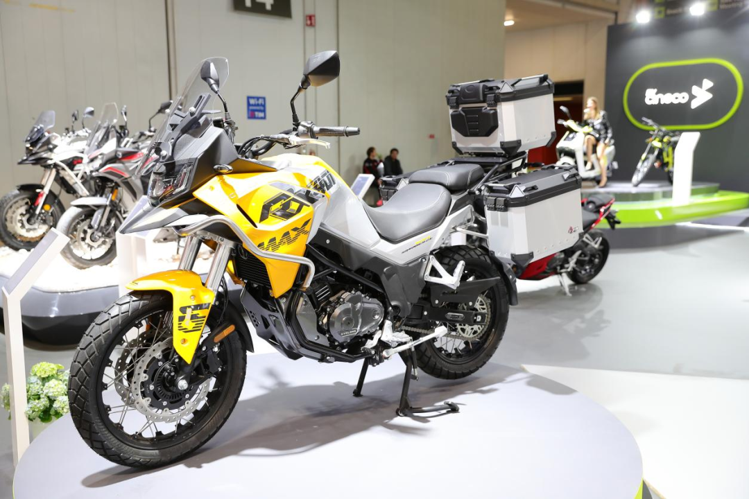 双雄登场,宗申赛科龙rx650/re560闪耀2023米兰展