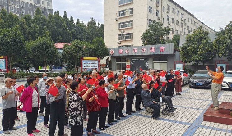 鞏義貨場路社區做蛋糕慶國慶頌山河錦繡 品壽麵迎重陽譜歲月芳華