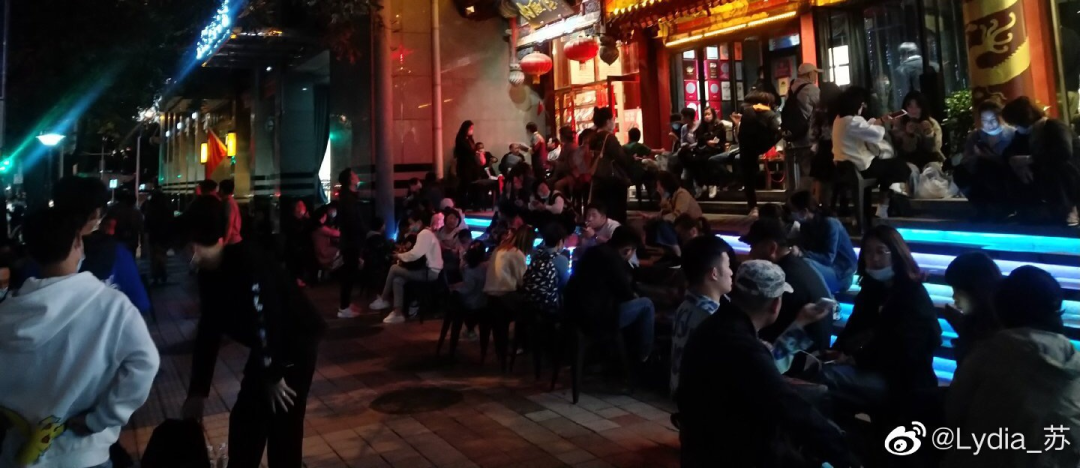 推荐|“你的前边还有几桌？”全国网友都在刷这句话，但这久违的热闹真好啊