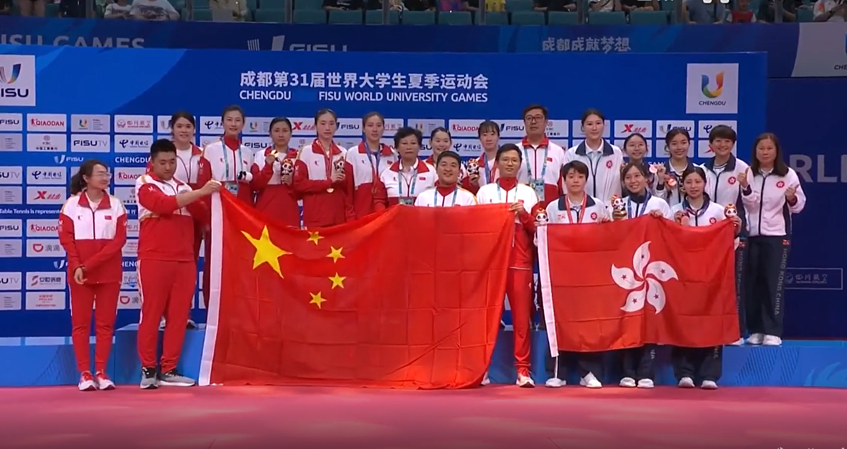 感动!国乒邀请中国香港女队合影,大运会上演东京奥运会感人一幕