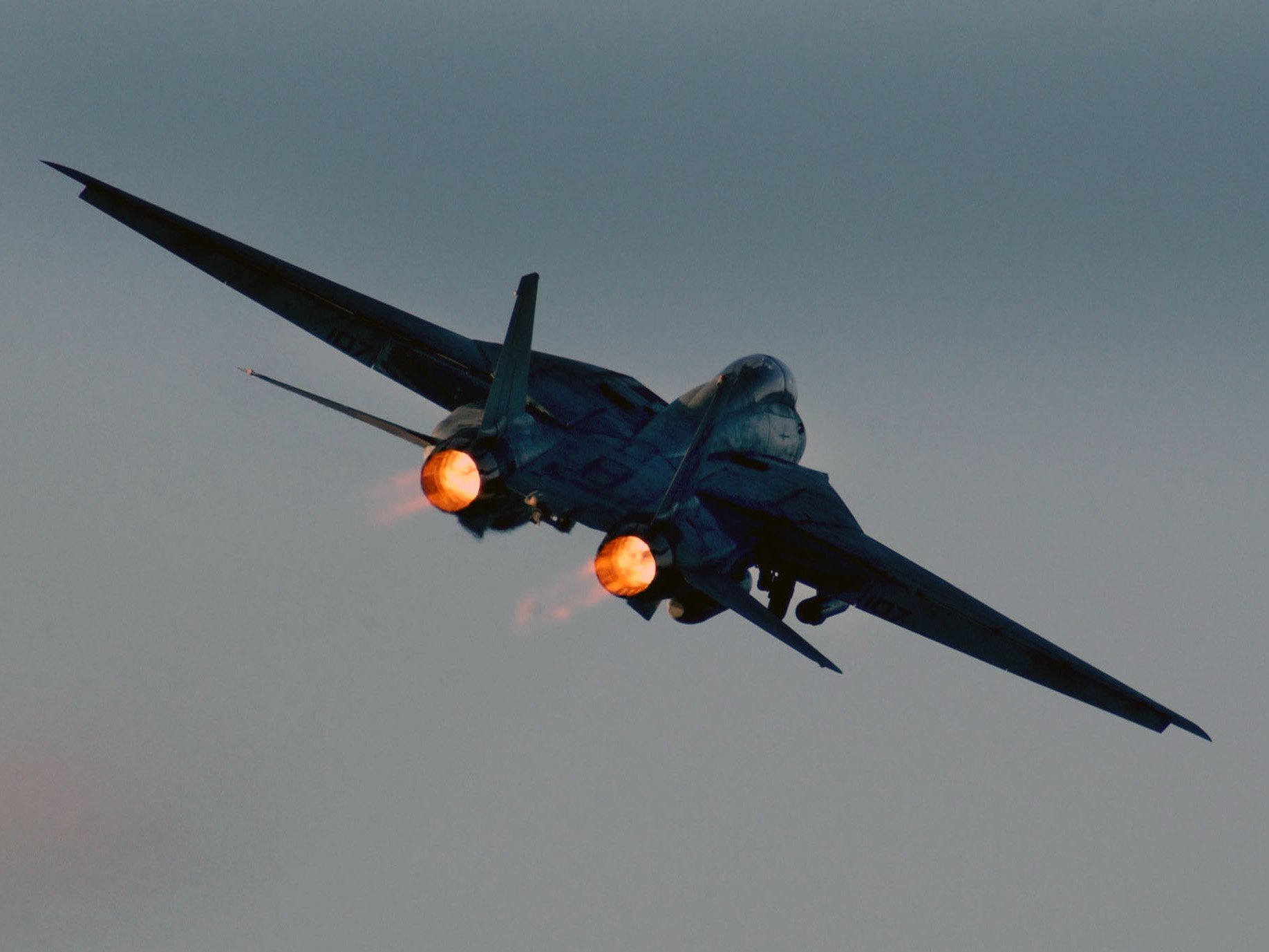 用时480秒 美军f-14"雄猫"击落两架苏制米格-23战机