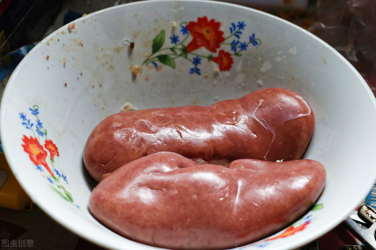 56岁男子尿酸值高达780,肾脏报废,医生叹息:2种家常菜吃太多