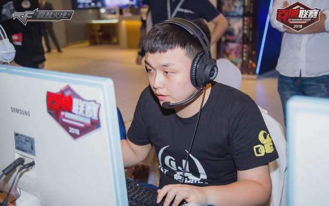 cf:百城联赛代言人广君拿下省赛冠军,一不小心露财,粉丝:土豪