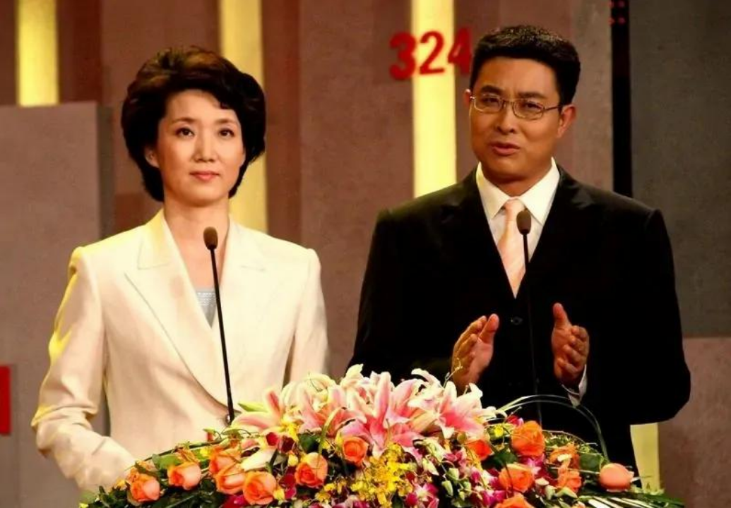 央视主持人李修平:2段婚姻,二婚大10岁丈夫,60岁没孩子也幸福