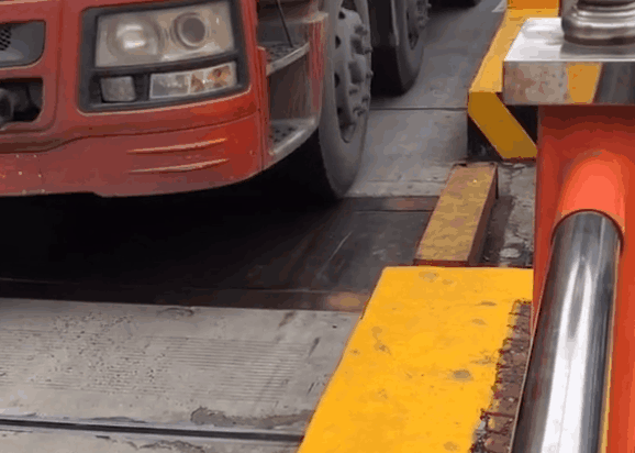 大货车"跳磅","拖磅"是什么原理,真能减轻重量吗?