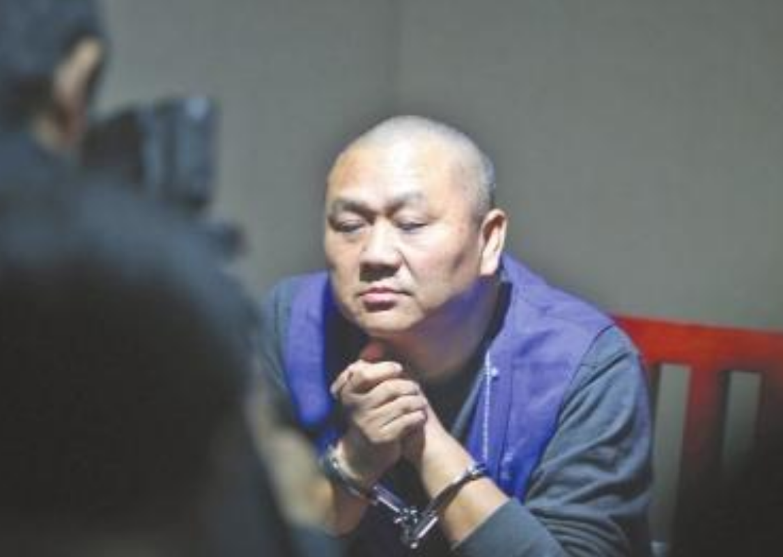 案件亿万富翁石二群为何要抢劫银行208万