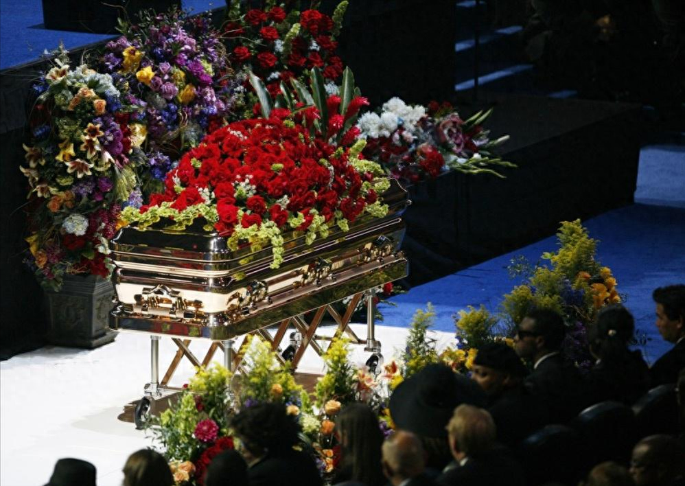 河南农村小伙王永华,靠模仿杰克逊签约好莱坞,自此走向人生巅峰